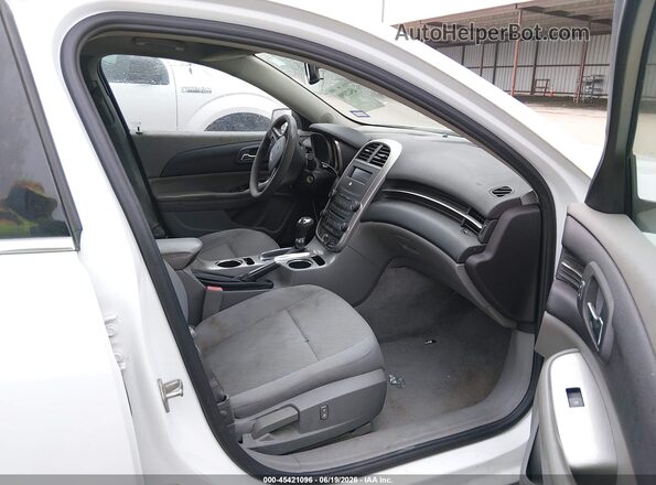 1G11B5SA3GF120845 2016 CHEVROLET MALIBU Белый Вид салона спереди