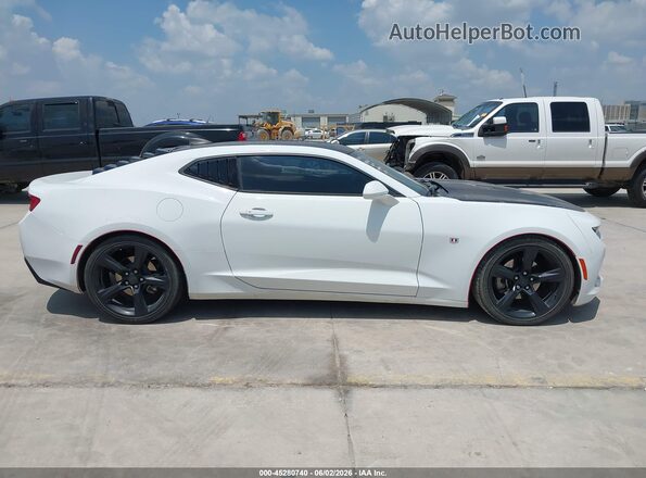 1G1FB1RS3J0109562 2018 CHEVROLET CAMARO Белый Вид задней части салона