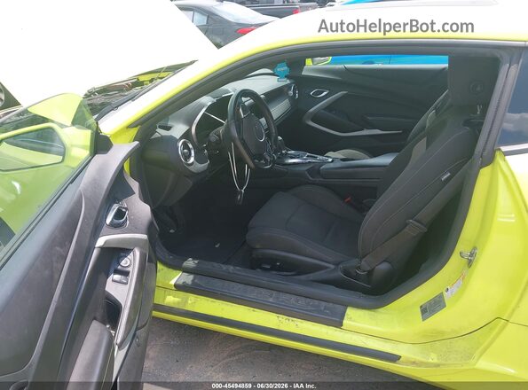 1G1FB1RX0L0144686 2020 CHEVROLET CAMARO Желтый Вид салона спереди
