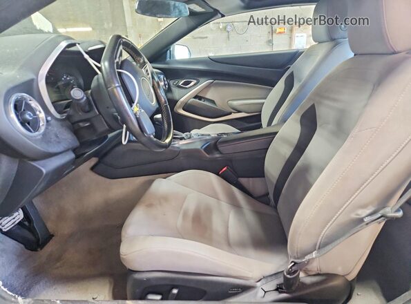1G1FB3DS4J0151077 2018 CHEVROLET CAMARO Maroon Front interior view