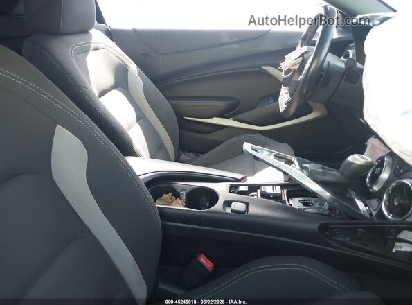 1G1FB3DS8H0160763 2017 CHEVROLET CAMARO Белый Вид салона спереди
