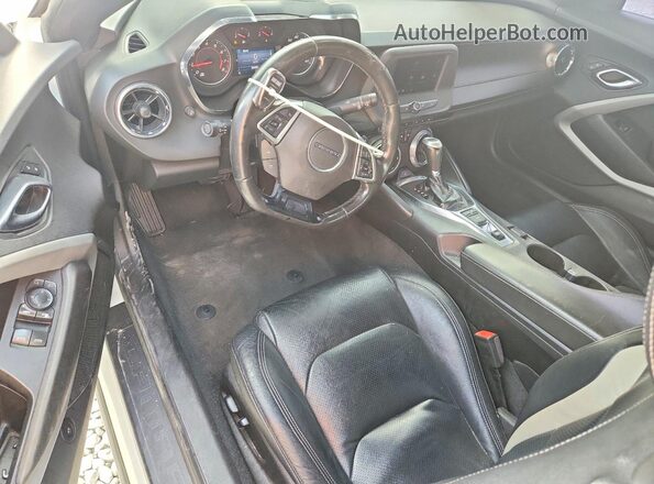 1G1FB3DX2K0108581 2019 CHEVROLET CAMARO Two Tone Вид панелі приладів