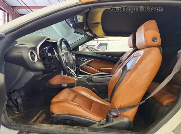 1G1FC3DS5G0174244 2016 CHEVROLET CAMARO White Вид салону спереду
