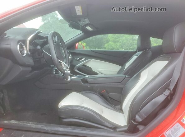 1G1FD1RS0P0130677 2023 CHEVROLET CAMARO Red Front interior view