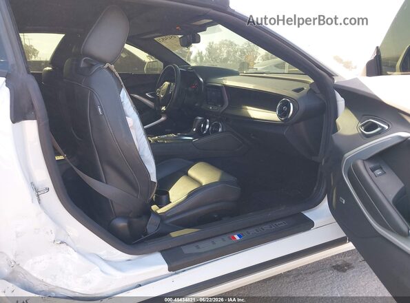 1G1FD3DX1N0123362 2022 CHEVROLET CAMARO White წინა სალონის ხედი