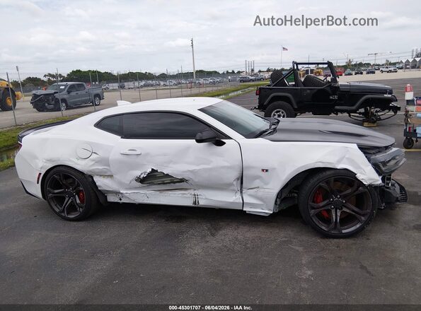 1G1FE1R73J0100184 2018 CHEVROLET CAMARO White Սալոնի 360 աստիճան տեսք