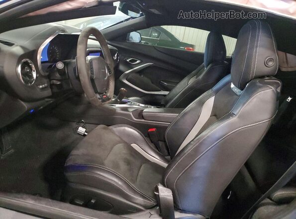1G1FE1R73K0109906 2019 CHEVROLET CAMARO Blue Front interior view