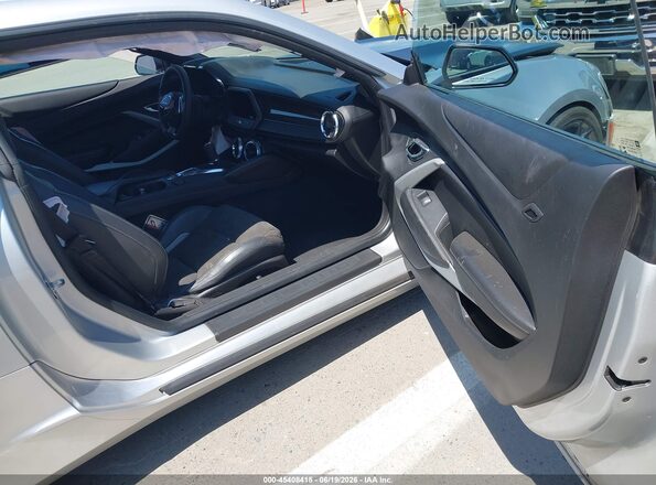 1G1FE1R73K0154750 2019 CHEVROLET CAMARO Silver Widok wnętrza z przodu