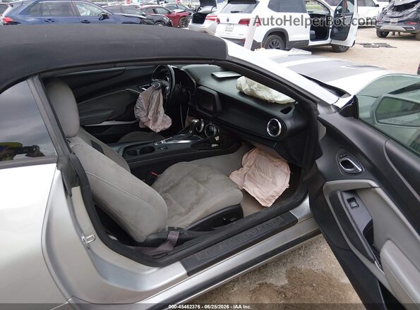 1G1FF3D79H0174008 2017 CHEVROLET CAMARO Серебряный Вид салона спереди