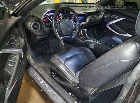 1G1FH1R76K0105162 2019 CHEVROLET CAMARO Black Dashboard view