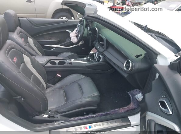 1G1FH3D78K0126128 2019 CHEVROLET CAMARO Белый Вид салона спереди