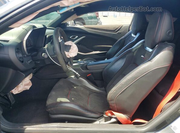 1G1FJ1R60J0169465 2018 CHEVROLET CAMARO Серый Вид салона спереди