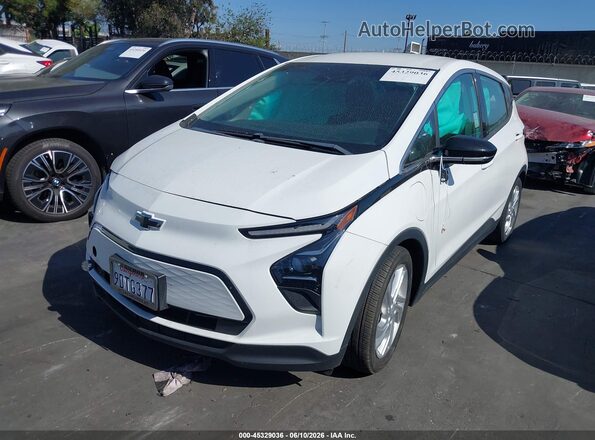 1G1FW6S00P4116786 2023 CHEVROLET BOLT White წინა მარცხენა ხედი სამი მეოთხედიდან