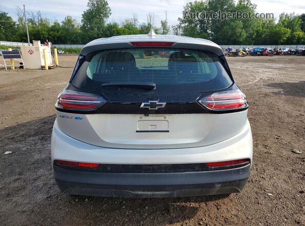 1G1FX6S01P4141046 2023 CHEVROLET BOLT Silver Вид ззаду
