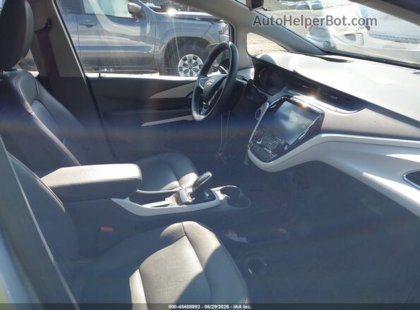 1G1FX6S04H4168355 2017 CHEVROLET BOLT Серебряный Вид салона спереди