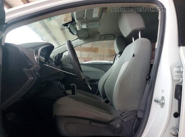 1G1JB5SB4K4101086 2019 CHEVROLET SONIC White Սալոնի դիմացի տեսք