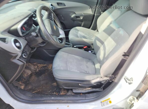 1G1JB5SH1H4144331 2017 CHEVROLET SONIC Белый Вид салона спереди