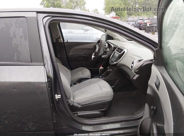 1G1JB5SH7H4174322 2017 CHEVROLET SONIC Gray Vista interior delantera
