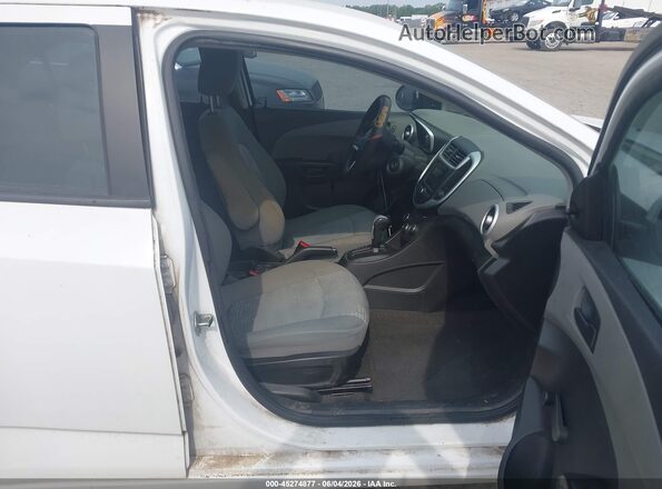 1G1JB5SH9J4109316 2018 CHEVROLET SONIC White Вид салону спереду