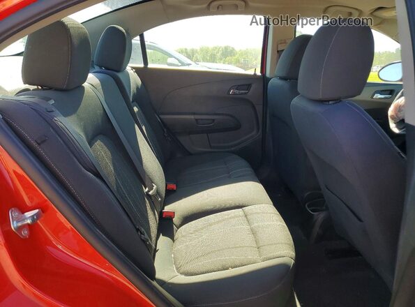 1G1JC5SH6G4117167 2016 CHEVROLET SONIC Red Rear seats view