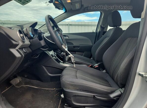 1G1JC6SH1G4137655 2016 CHEVROLET SONIC Silver Widok wnętrza z przodu