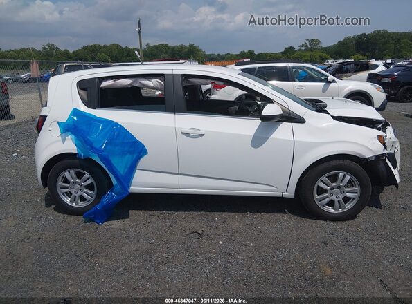 1G1JC6SH2G4160233 2016 CHEVROLET SONIC White Widok wnętrza z tyłu