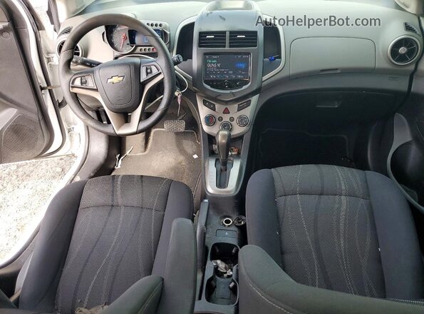 1G1JC6SH4G4151324 2016 CHEVROLET SONIC White Առջևի վահանակի տեսք