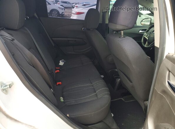 1G1JC6SH4G4151324 2016 CHEVROLET SONIC White Հետևի նստատեղերի տեսք