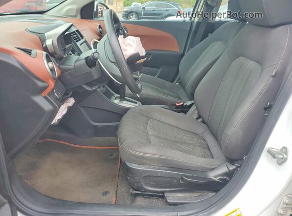 1G1JC6SHXG4162456 2016 CHEVROLET SONIC White Vista interior delantera