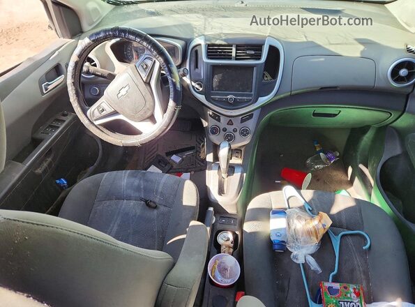 1G1JD5SH7J4120650 2018 CHEVROLET SONIC White Widok deski rozdzielczej