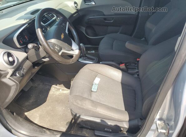 1G1JD5SH9J4100349 2018 CHEVROLET SONIC Синий Вид салона спереди