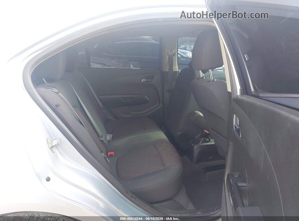 1G1JD5SHXJ4133778 2018 CHEVROLET SONIC Silver Widok naklejki z numerem VIN