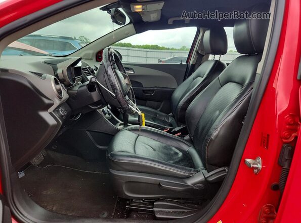 1G1JE6SB9G4145251 2016 CHEVROLET SONIC Red Widok wnętrza z przodu
