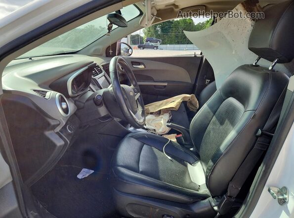 1G1JF5SB0J4131379 2018 CHEVROLET SONIC White Вид салону спереду