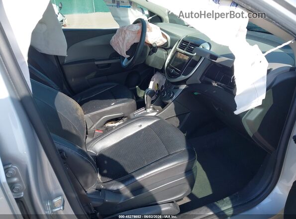 1G1JF5SB8J4132151 2018 CHEVROLET SONIC Silver Widok wnętrza z przodu