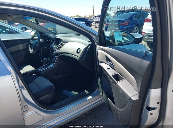 1G1PC5SG4G7215811 2016 CHEVROLET CRUZE Silver Widok wnętrza z przodu