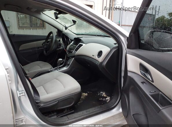 1G1PE5SB2G7227762 2016 CHEVROLET CRUZE Silver Front interior view