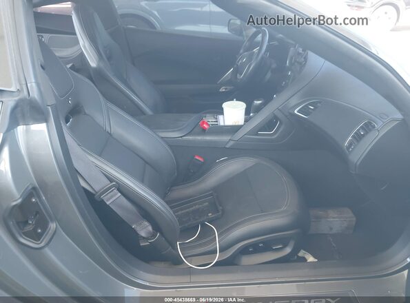 1G1YD2D76G5118084 2016 CHEVROLET CORVETTE Gray Widok naklejki z numerem VIN