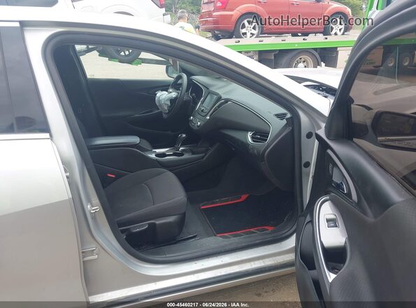1G1ZD5ST2JF227374 2018 CHEVROLET MALIBU Silver Front interior view