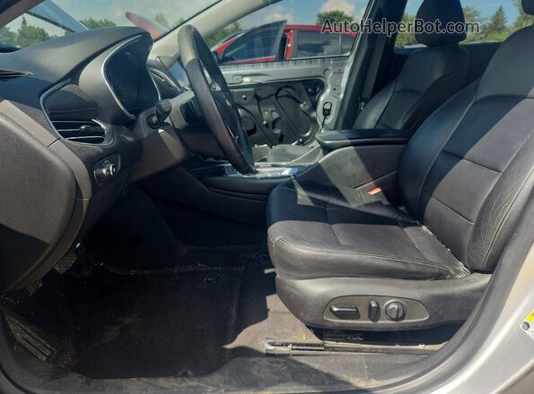 1G1ZD5ST5JF107827 2018 CHEVROLET MALIBU Silver Front interior view
