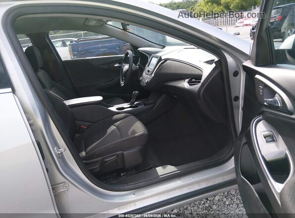 1G1ZD5ST5JF182902 2018 CHEVROLET MALIBU Silver Вид салону спереду