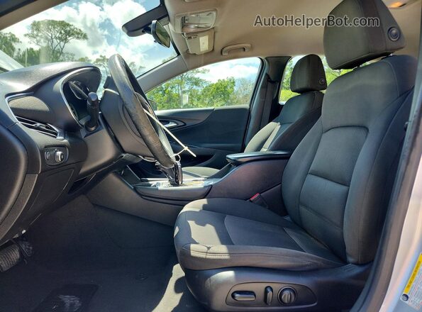1G1ZD5ST6JF139864 2018 CHEVROLET MALIBU Silver Front interior view