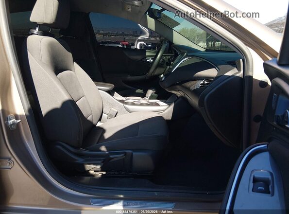 1G1ZD5ST6JF260118 2018 CHEVROLET MALIBU Champagne Вид салона спереди