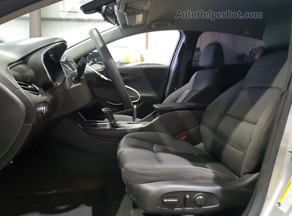 1G1ZD5ST8JF124668 2018 CHEVROLET MALIBU Silver Vista interior delantera