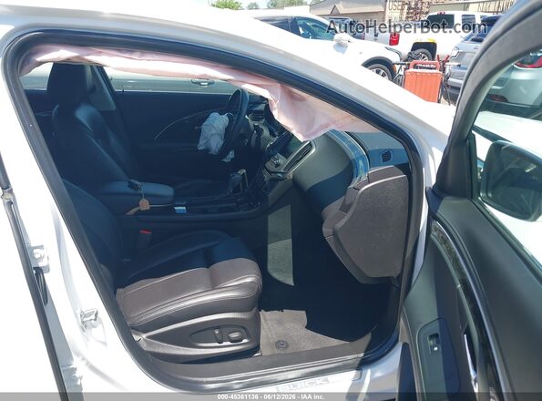 1G4G45G37GF214812 2016 BUICK LACROSSE White Vista interior delantera