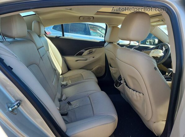 1G4GF5G34GF259247 2016 BUICK LACROSSE Cream Հետևի նստատեղերի տեսք