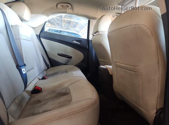 1G4PR5SK6H4112415 2017 BUICK VERANO White Հետևի նստատեղերի տեսք