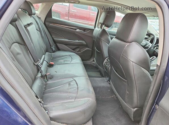 1G4ZP5SS0HU173645 2017 BUICK LACROSSE Blue Widok tylnych siedzeń