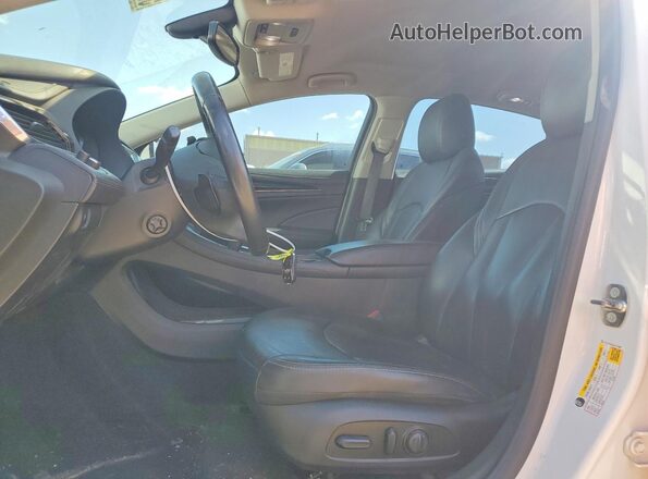 1G4ZP5SZ8JU127385 2018 BUICK LACROSSE White Vista interior delantera