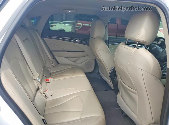 1G4ZS5SSXHU171576 2017 BUICK LACROSSE White Widok tylnych siedzeń